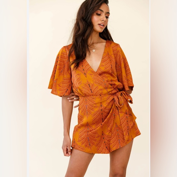 Saints + Secrets V-NECKLINE WRAP ROMPER LEAF PRINT MUSTARD - Picture 1 of 6